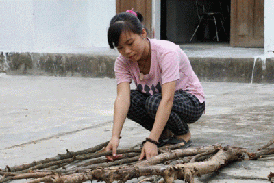 Nghị lực của cô học trò mồ côi cha!