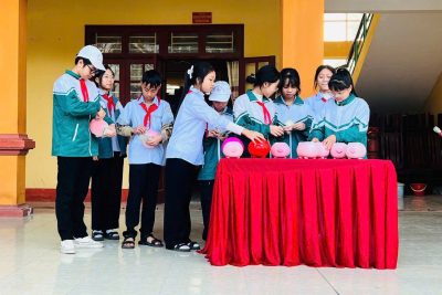 Đẩy mạnh phong trào nuôi heo đất