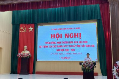 Tin bài Tuyên dương khen thưởng học sinh có thành tích cao năm
